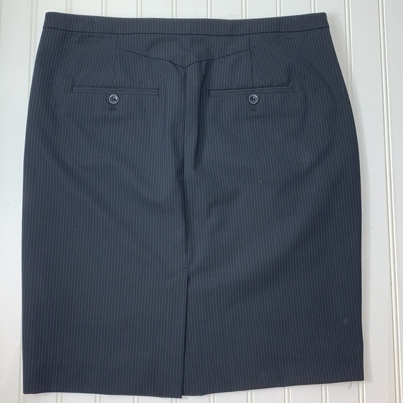 Gap pinstripe skirt EUC with pockets 4 - Picture 2 of 8